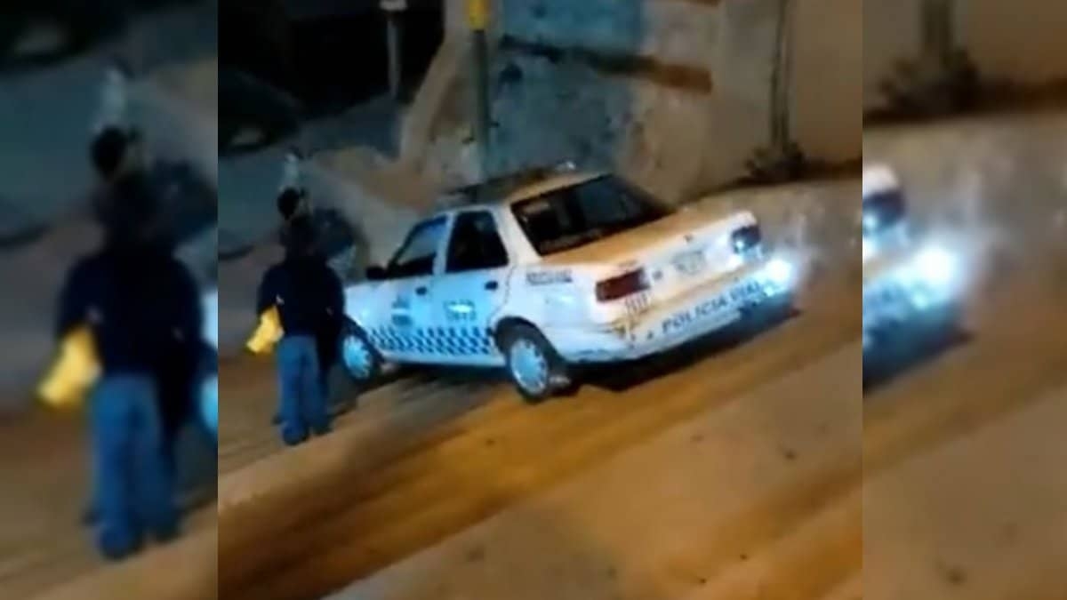 Policía ebrio baja escaleras con todo y patrulla en Oaxaca