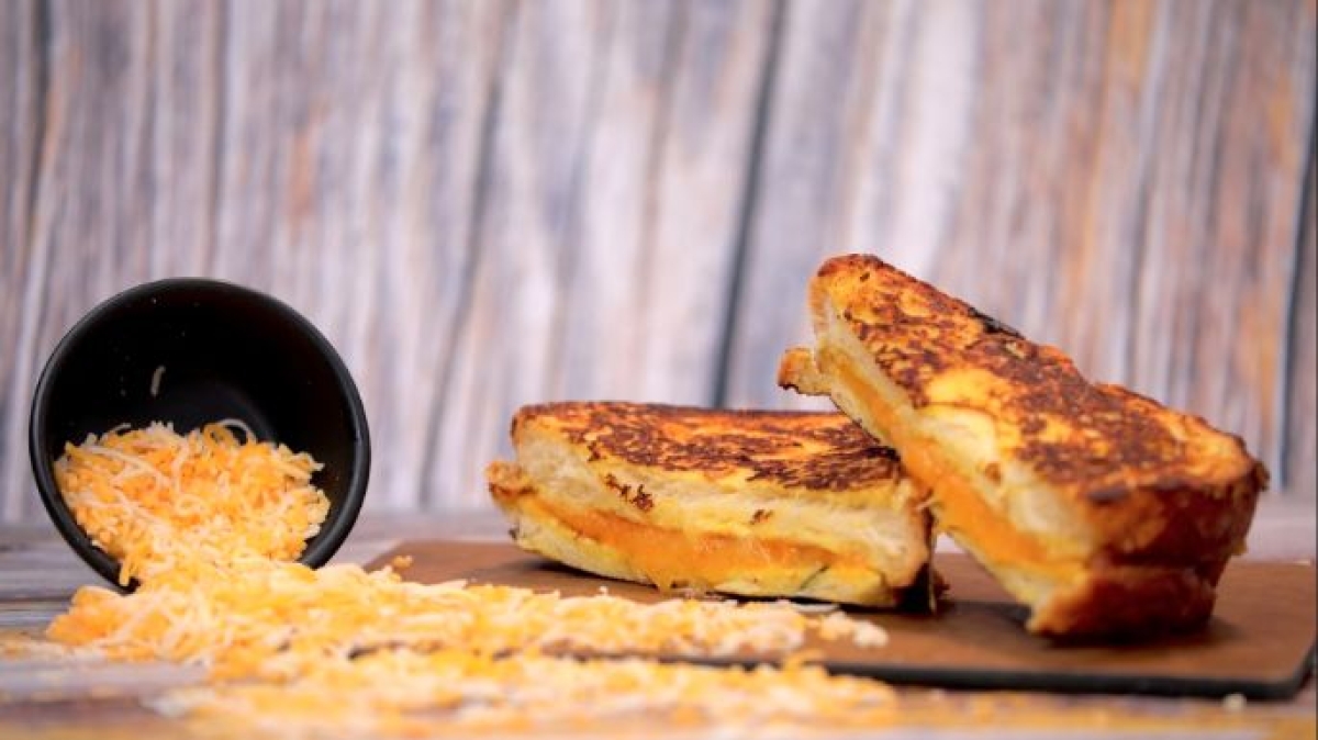 Sándwich de 3 quesos, receta fácil y deliciosa que tienes que preparar en casa
