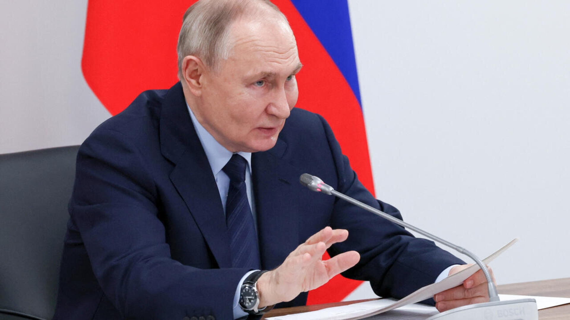 Zelenski no tiene autoridad para firmar la paz con Rusia, afirma Putin
