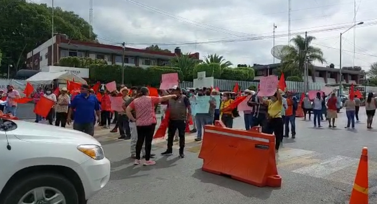 Antorchistas se manifiestan en oficinas de la Secretaría de Bienestar
