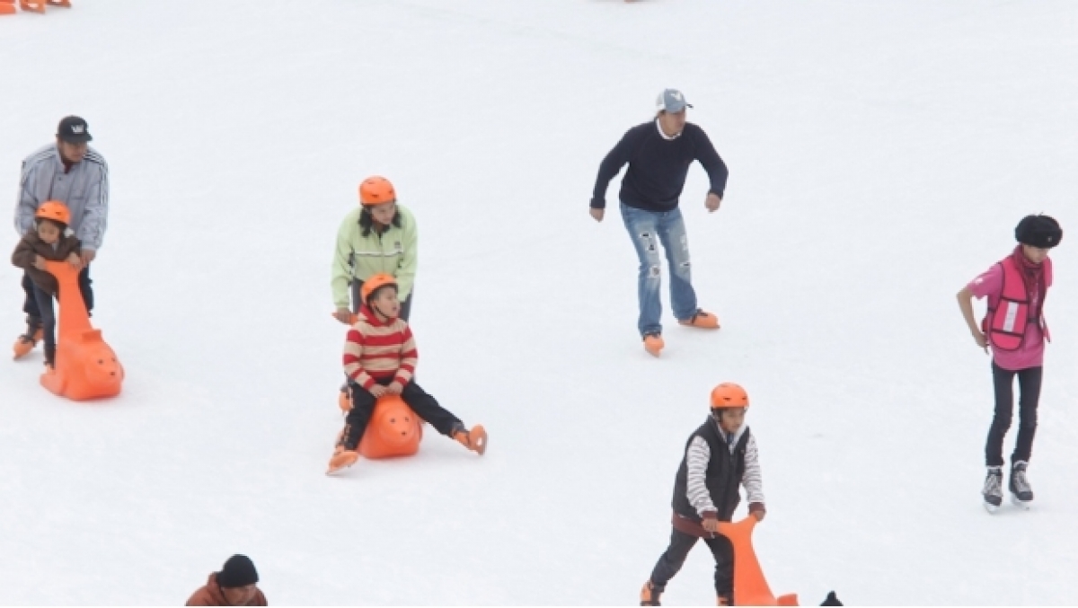 Todo listo para la inauguración de la pista de hielo en el Zócalo