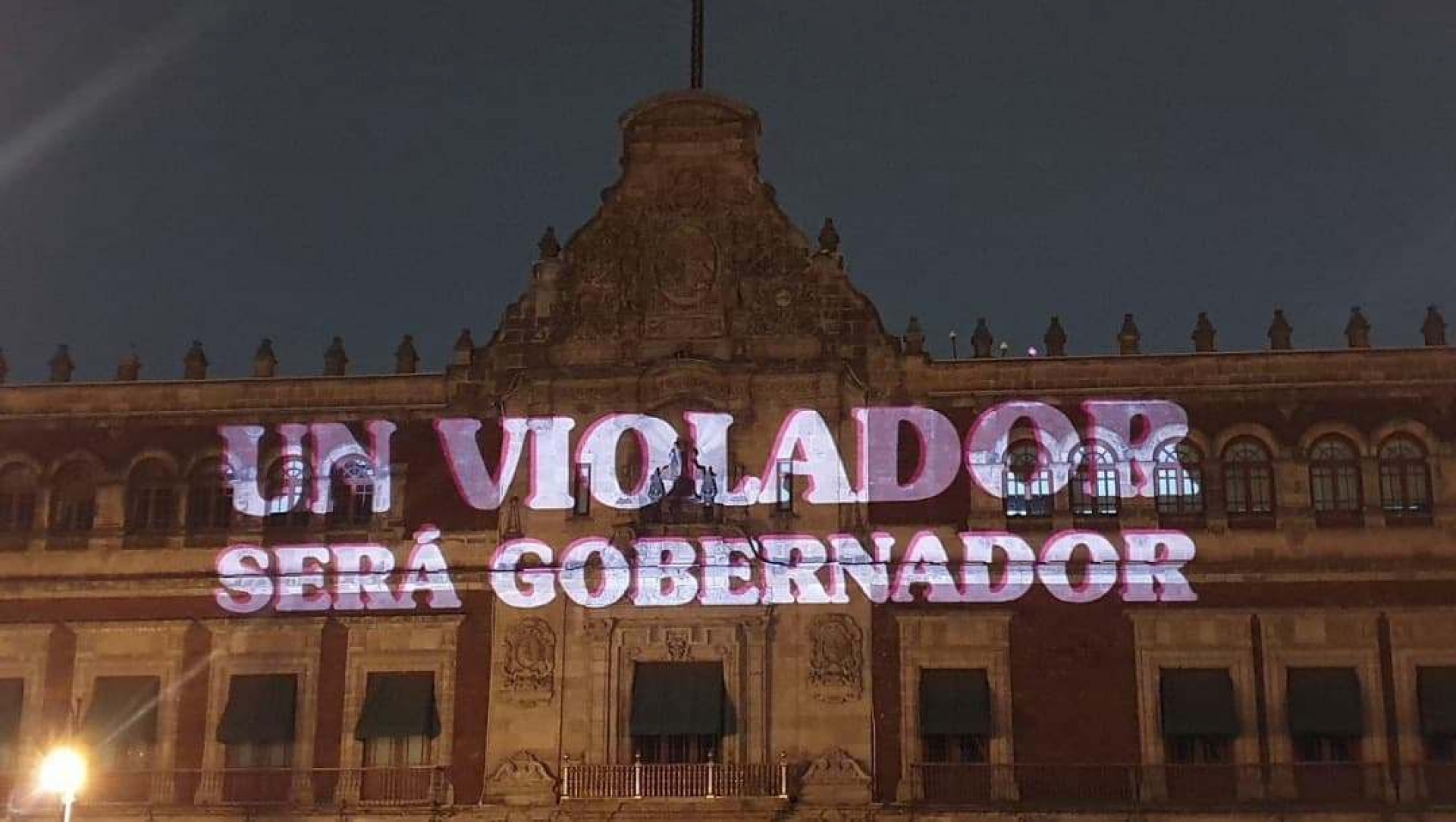 Feministas protestan contra Félix Salgado en Palacio Nacional