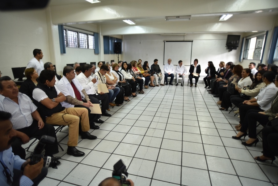 Profesores temen a reforma educativa y se amparan