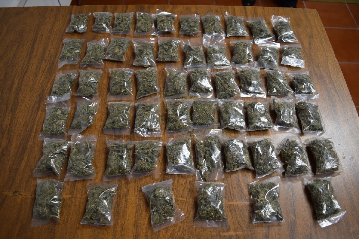 Atrapan a hombre que presuntamente tenía droga