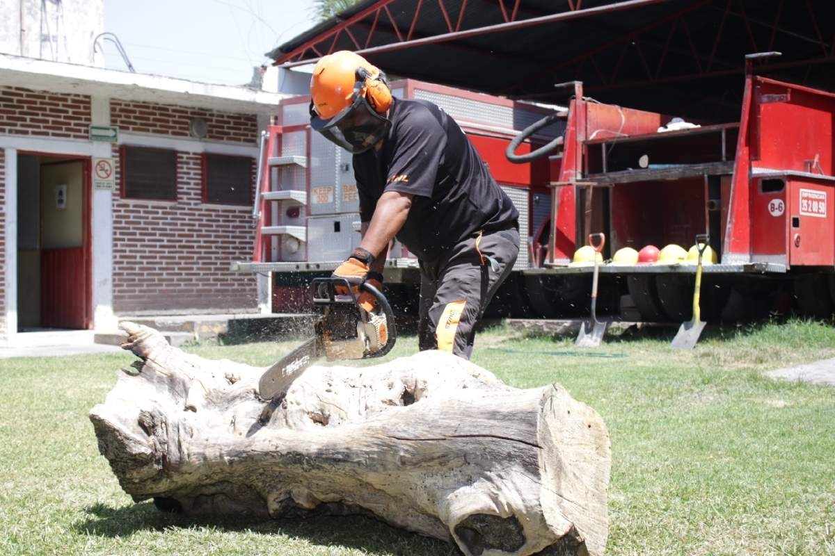 Actualizan a bomberos de Cuautla en manejo de herramientas