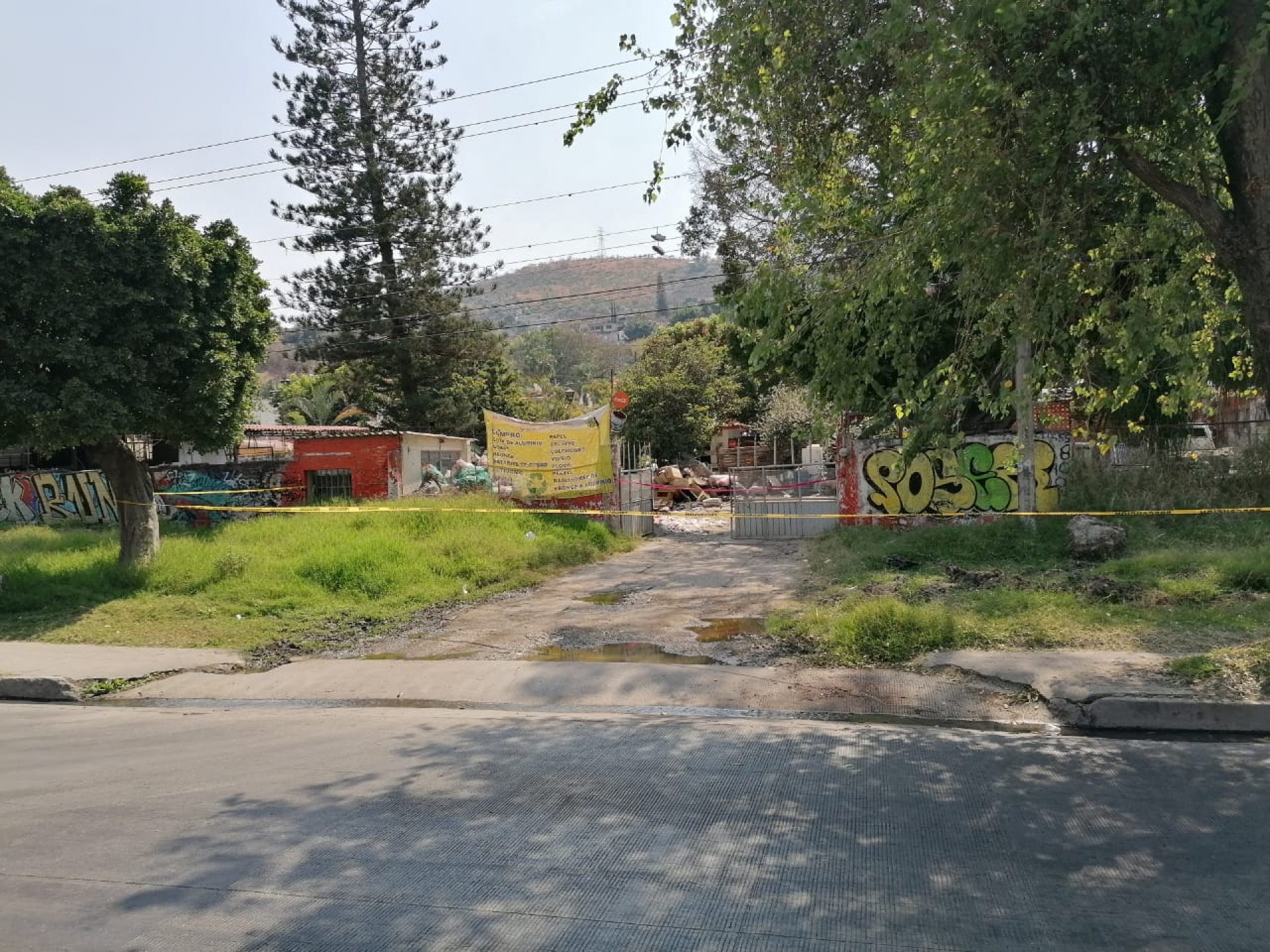 En un negocio de desperdicios industriales hallaron un cadáver, en Jiutepec