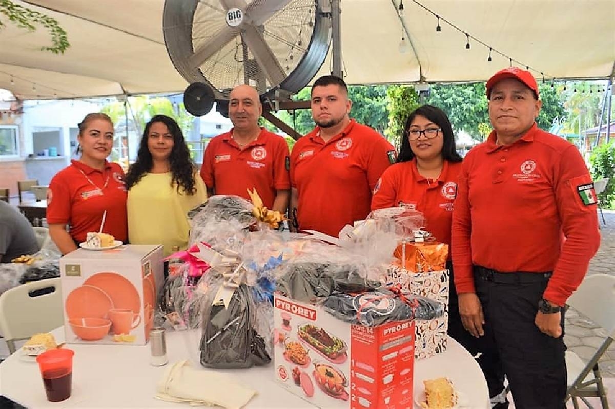 Festeja Yautepec a bomberos con motivo de su día