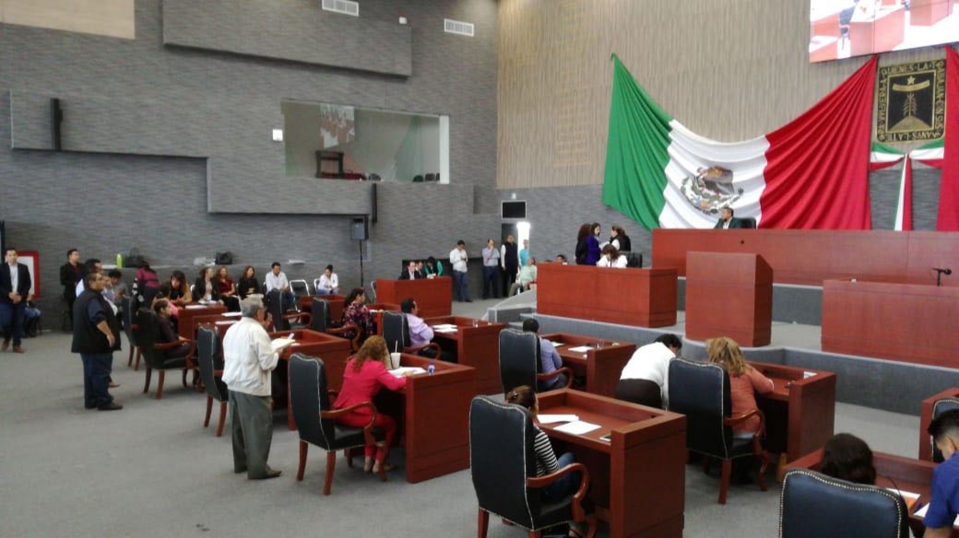 Reinicia sesión ordinaria suspendida el pasado martes, en el Congreso