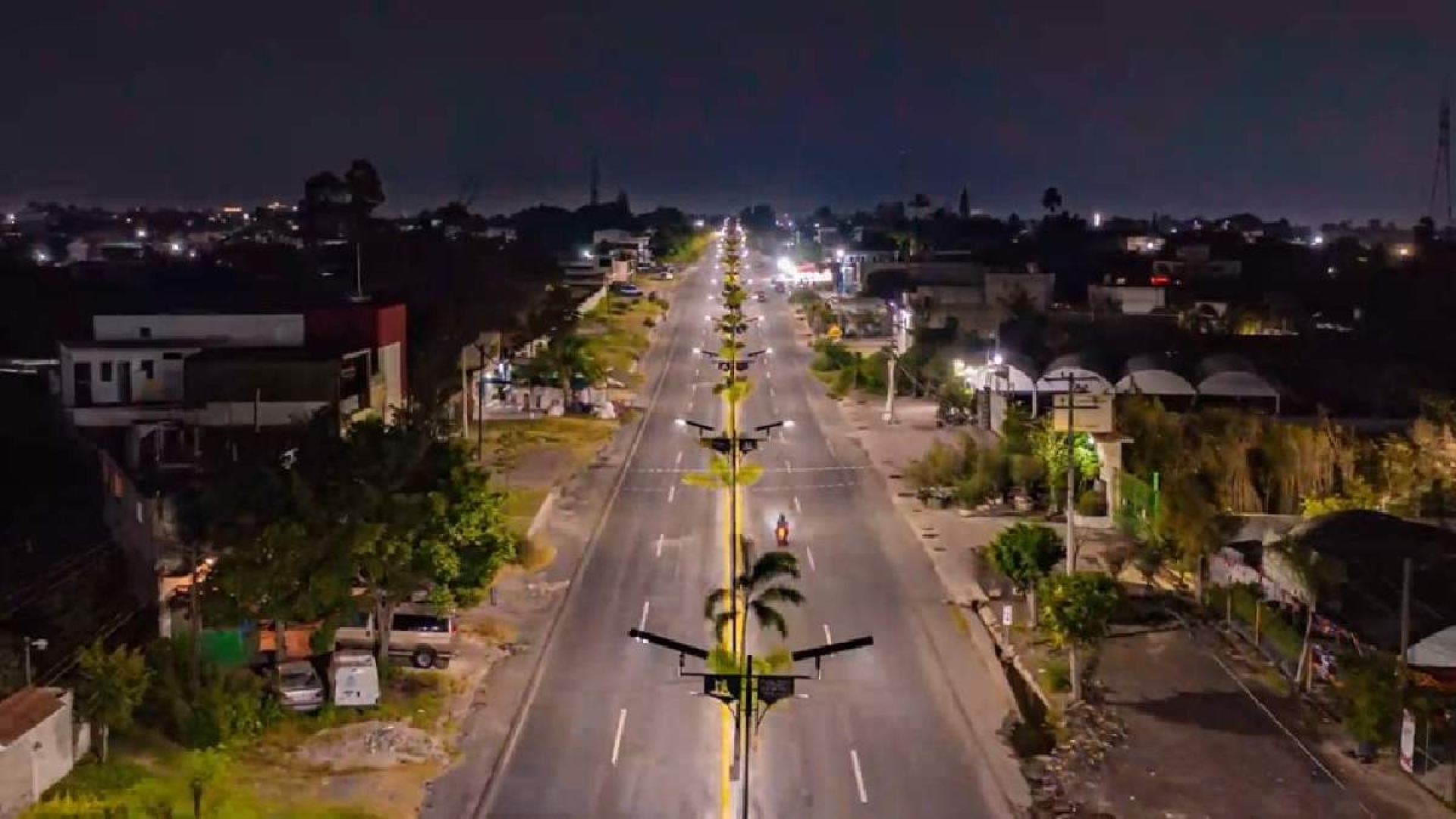 Concluye instalación de alumbrado en camellón del tramo Casasano-Cocoyoc