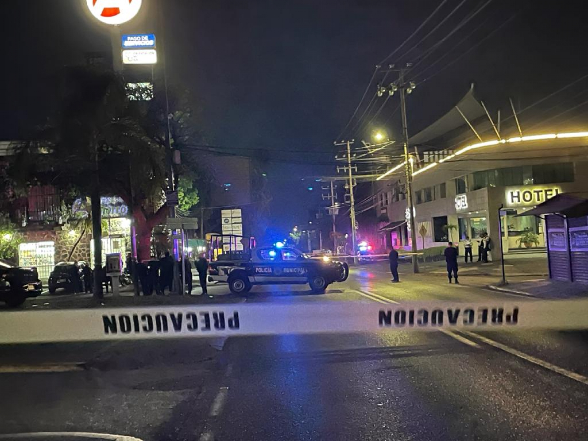 Asesinan a balazos a una mujer afuera de farmacia en Vista Hermosa