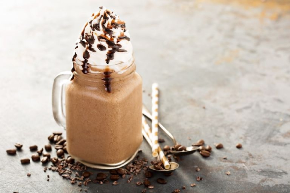 Sobrevive a la onda de calor con un rico frappé de café, ¡receta sencilla y fácil!