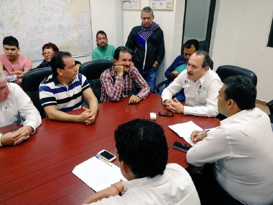 Expide gobierno del estado permisos y concesiones de transporte sin moderación