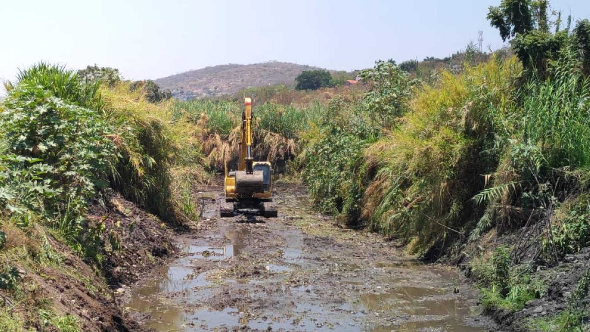 Avanzan en Cuautla trabajos de limpieza de cauces