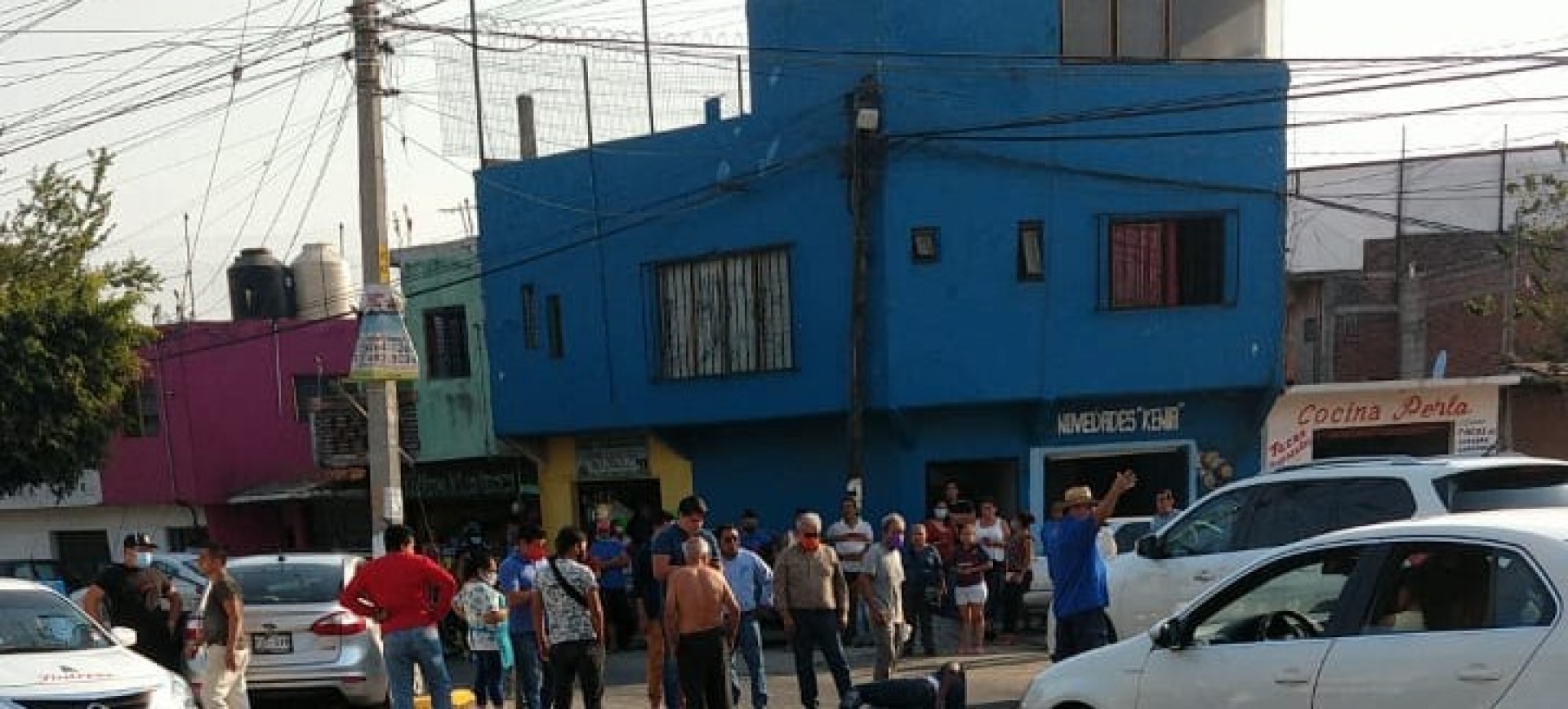 Impactó su vehículo para evitar asalto