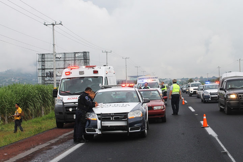 Mueren dos muchachos tras volcar el vehículo donde viajaban