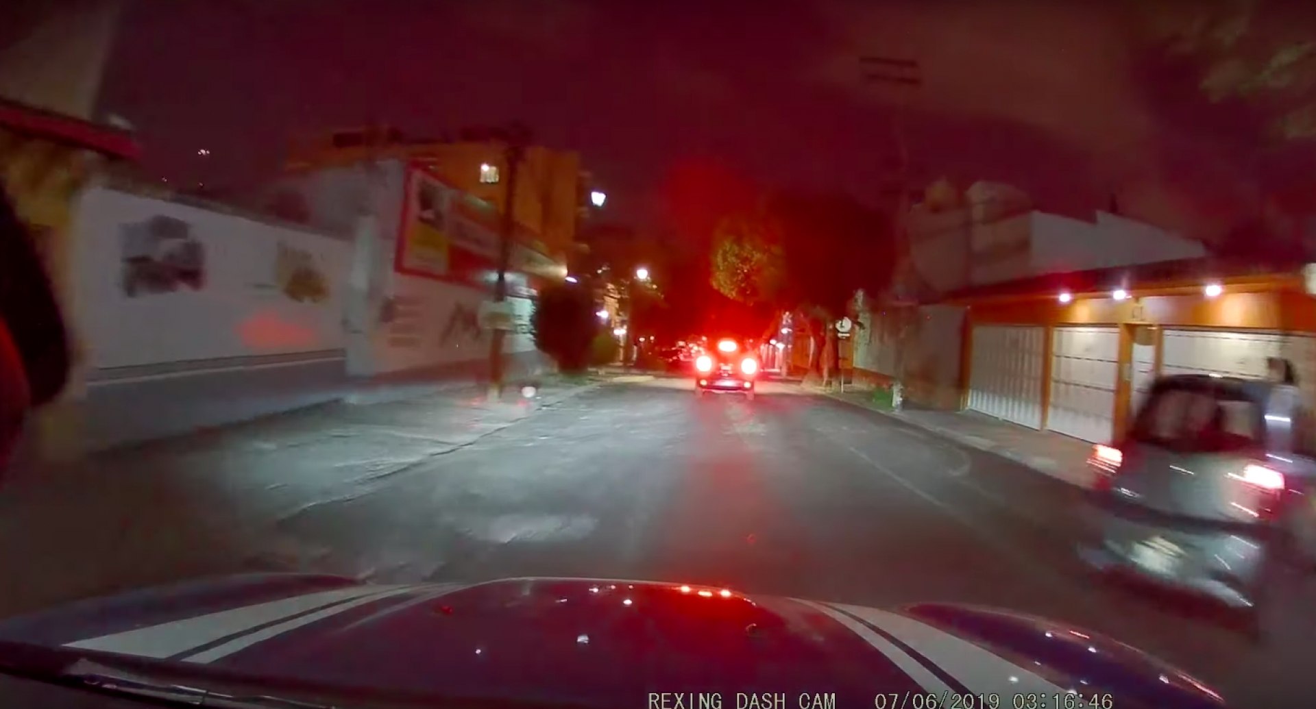 VIDEOS: Dos sujetos intentan asaltar en el tráfico de Mixcoac, en CDMX… pero la víctima les dice que “nel”