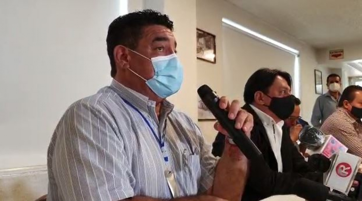 Amagan trabajadores de Teléfonos de México con declararse en huelga