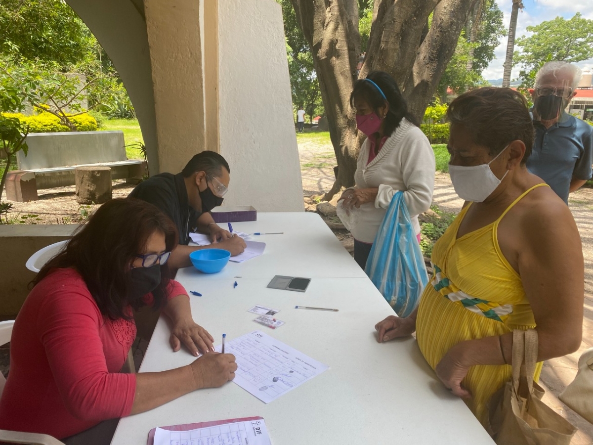 DIF Cuernavaca entrega comidas calientes a personas vulnerables