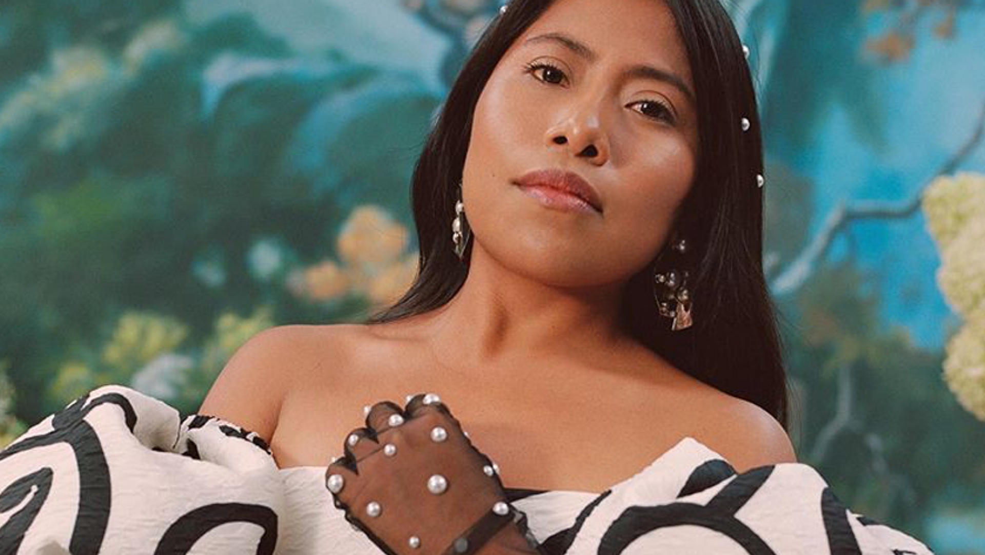 Yalitza Aparicio modela para la nueva colección de moda de Rodarte