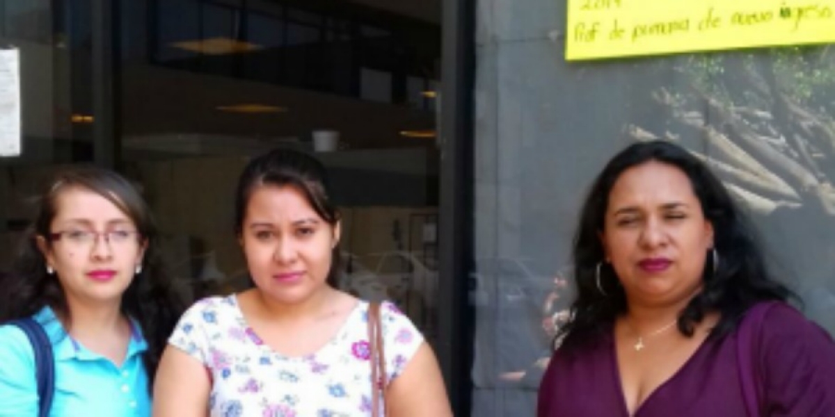 Maestros de nuevo ingreso protestan en el IEBEM por falta de pago de salarios