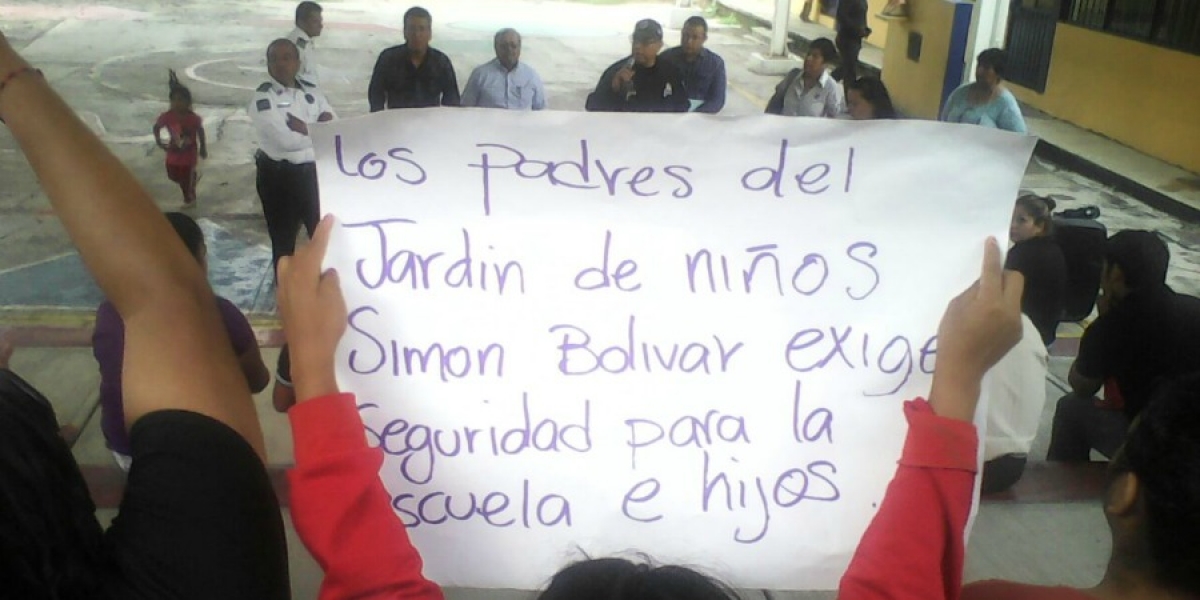 Protestan padres de familia por inseguridad y robos en jardín de niños; bloquearon avenida