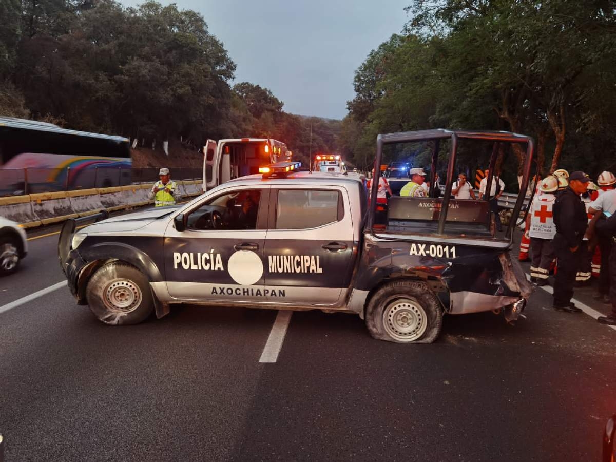 Choque de patrulla deja un policía muerto y ocho heridos