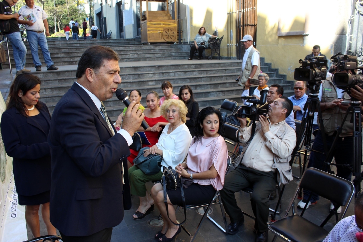 Abogados piden nueva Constitución local y federal