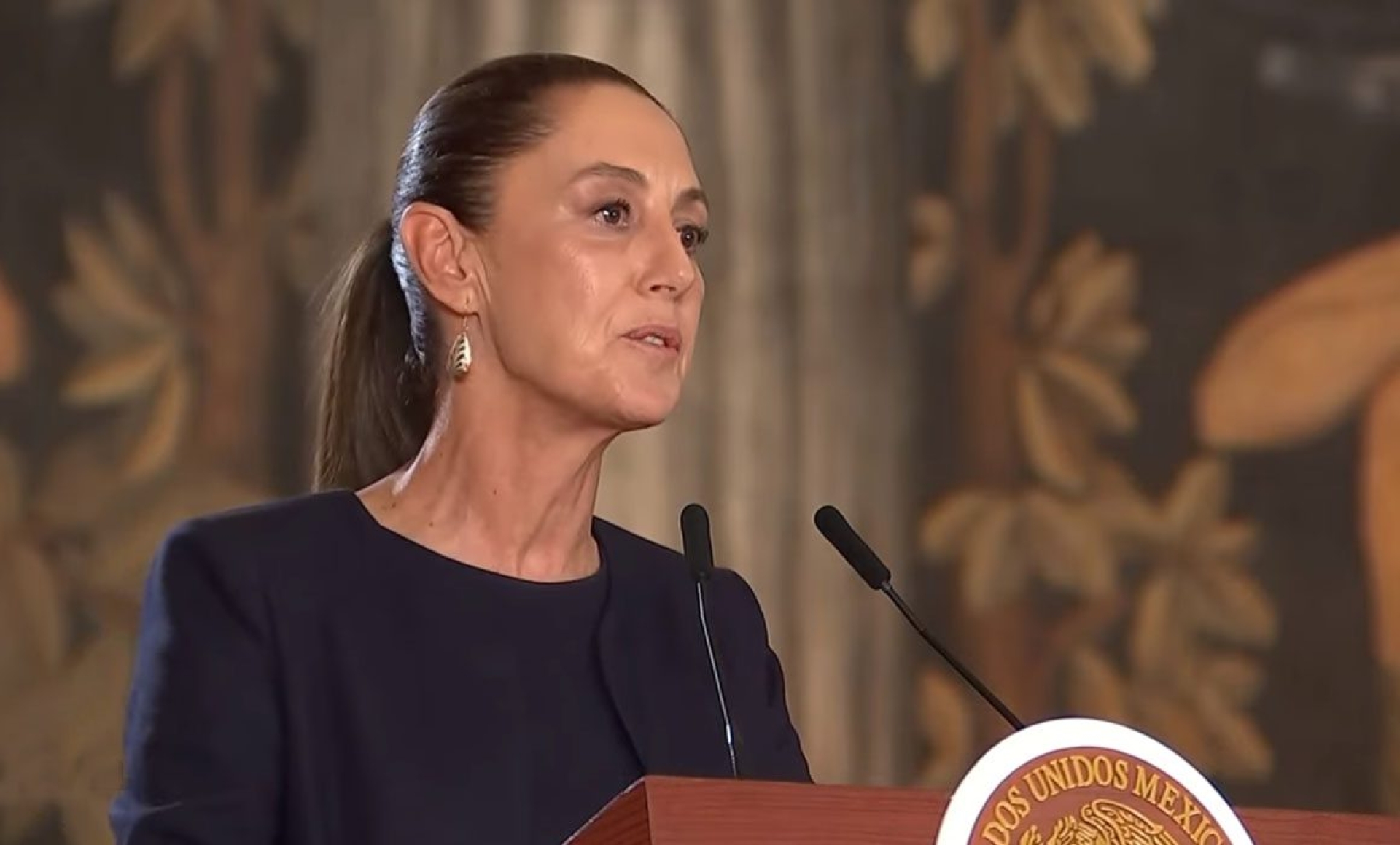 Sheinbaum anuncia incremento salarial del 9% a maestros: 'Ojalá pudiéramos dar más'