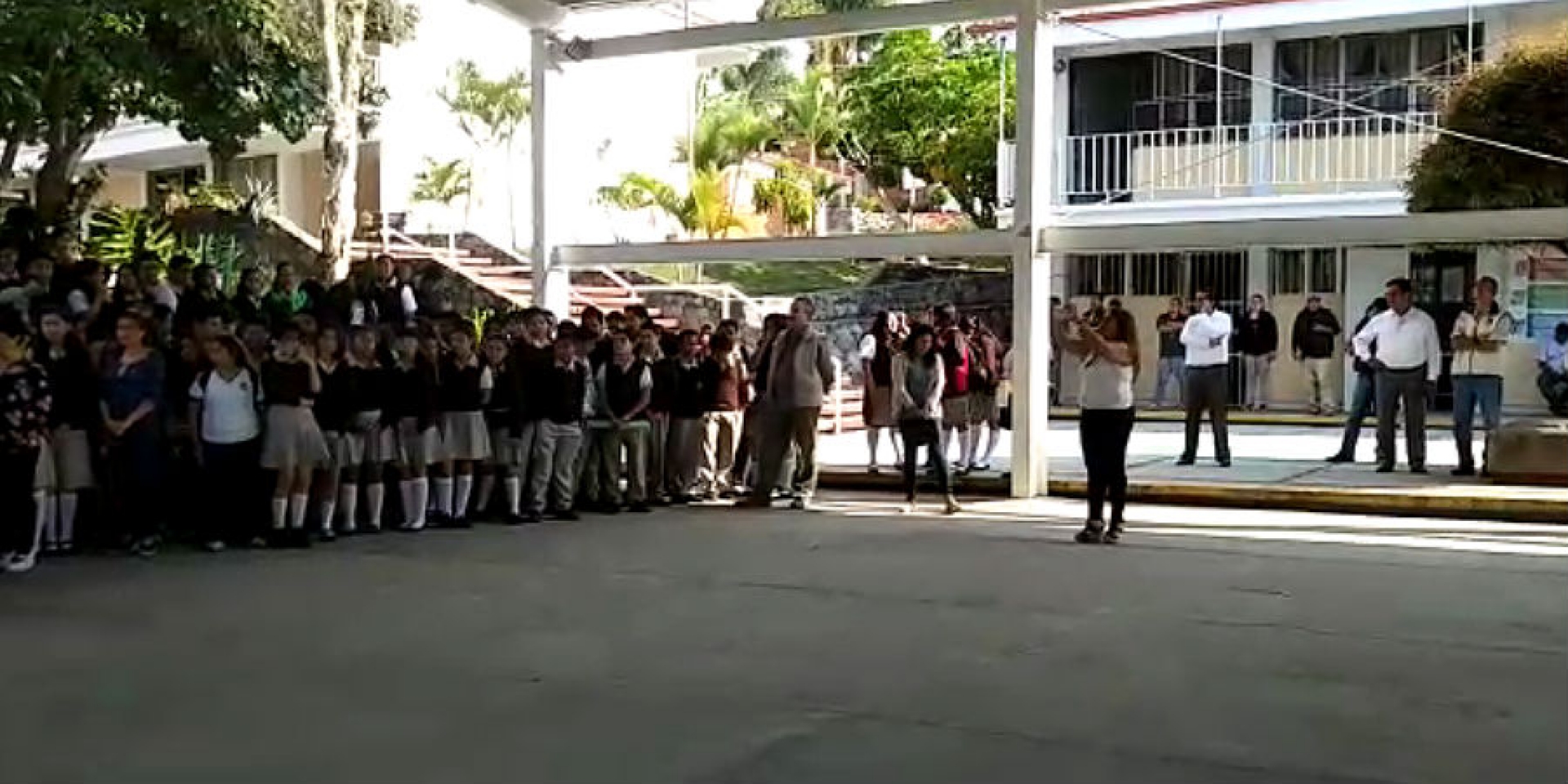 Revisan obras de reparación en escuela secundaria ubicada en Lomas de Ahuatlán