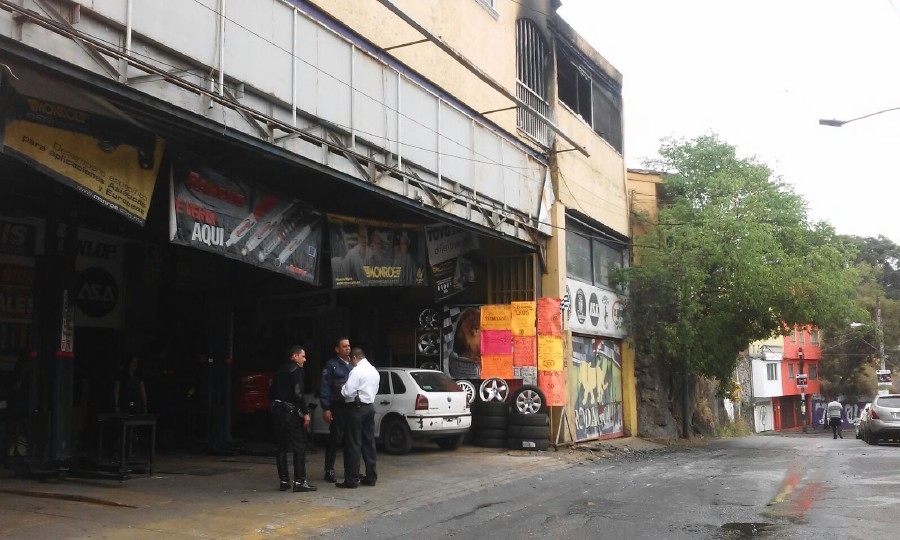 Se incendia departamento en Acapantzingo