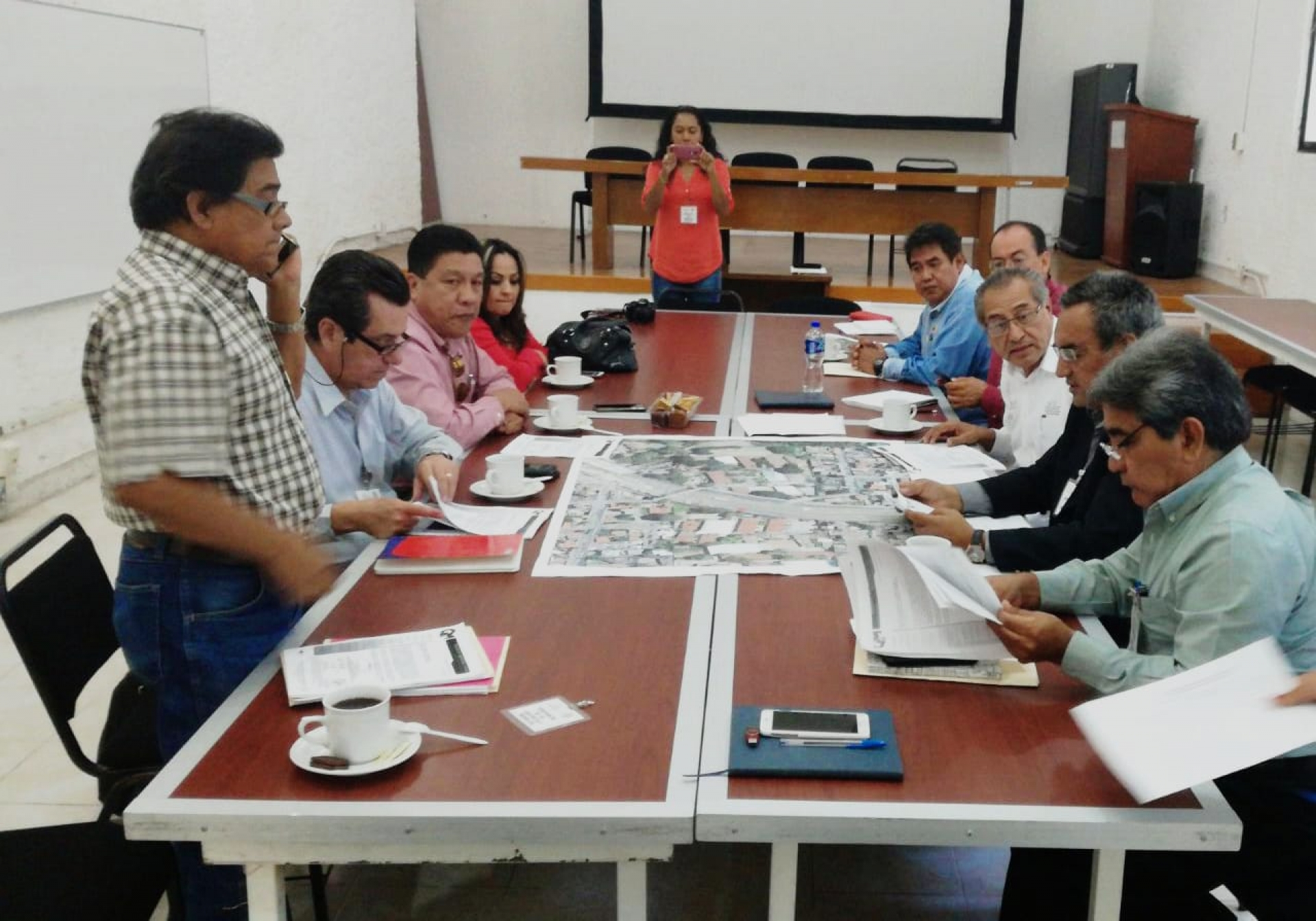 Se reúnen autoridades para atender tema del paso exprés