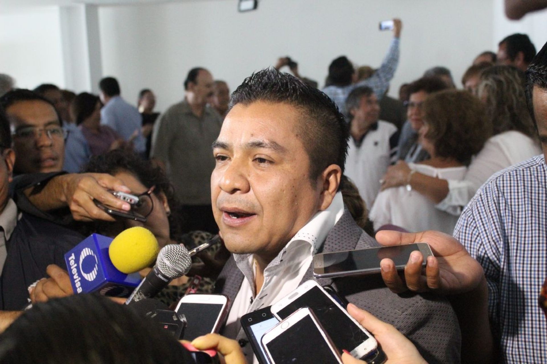 Denuncia presidente de la Mesa Directiva del Congreso amenazas en su contra