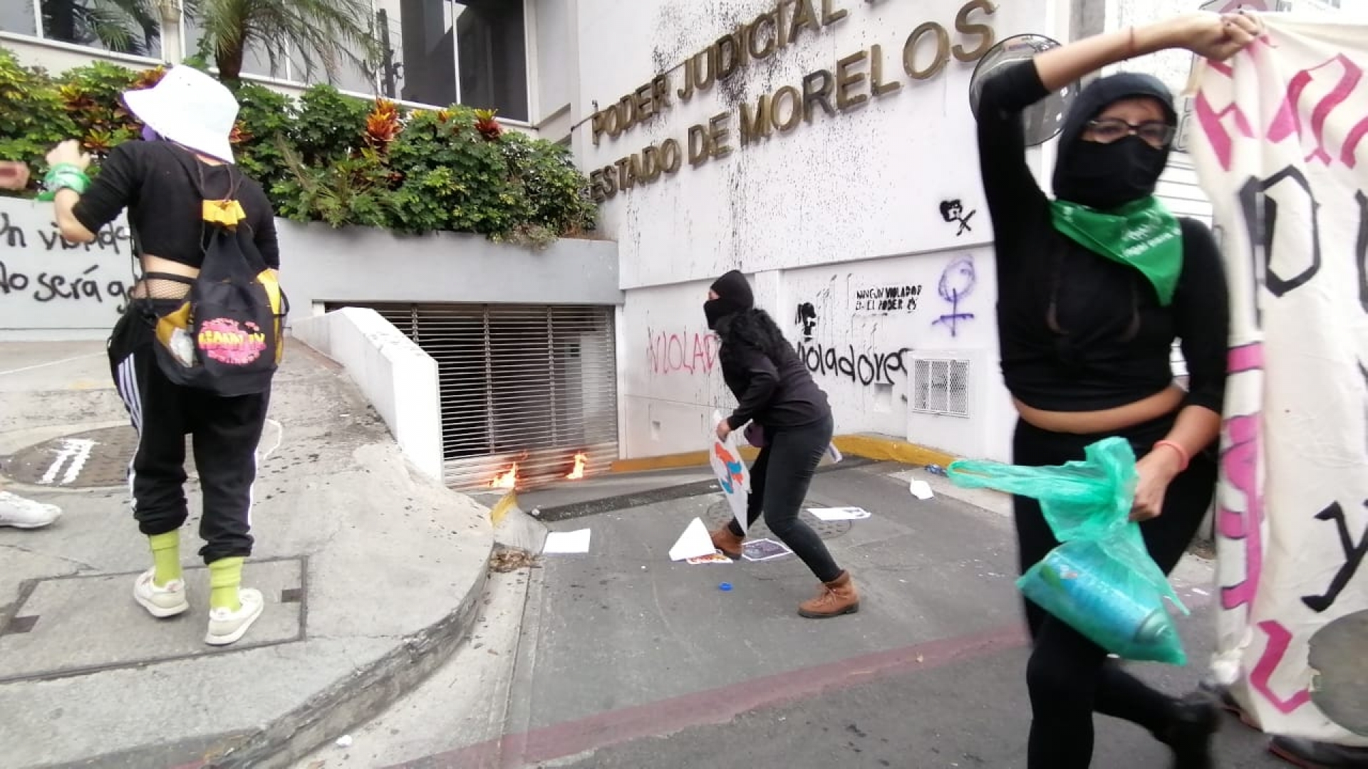 Darán incentivos a empresarios afectados por feministas