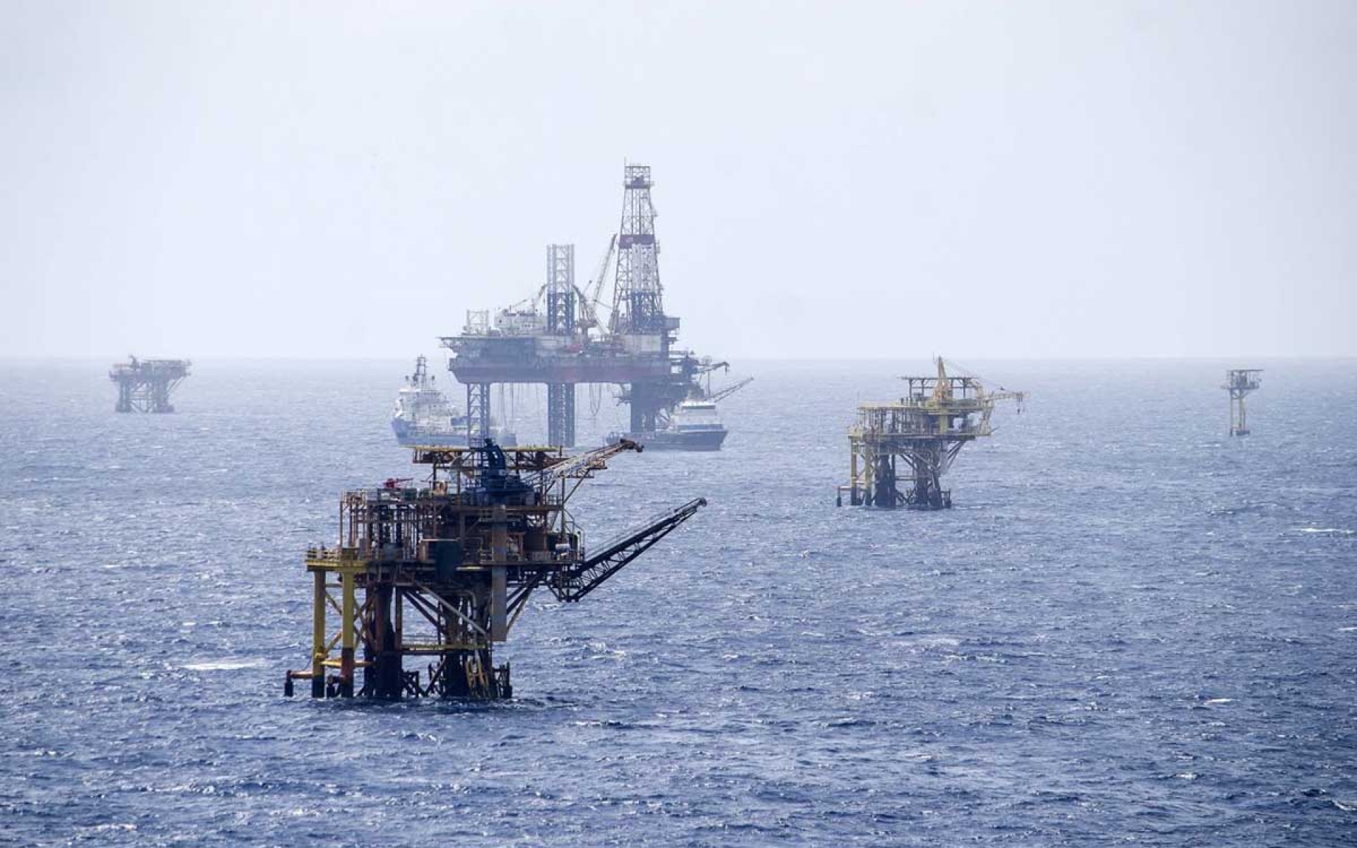 Denuncian asalto a plataformas de Pemex en la Sonda de Campeche