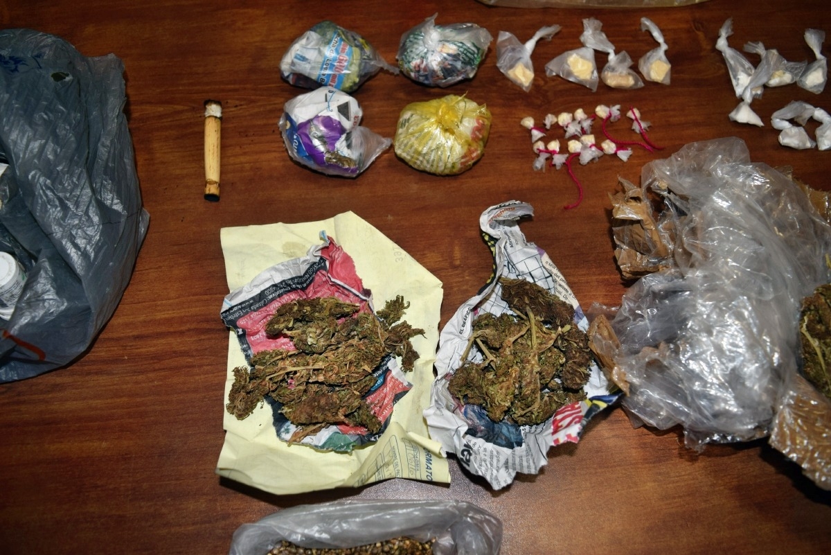 Les hallaron cocaína, marihuana y hongos