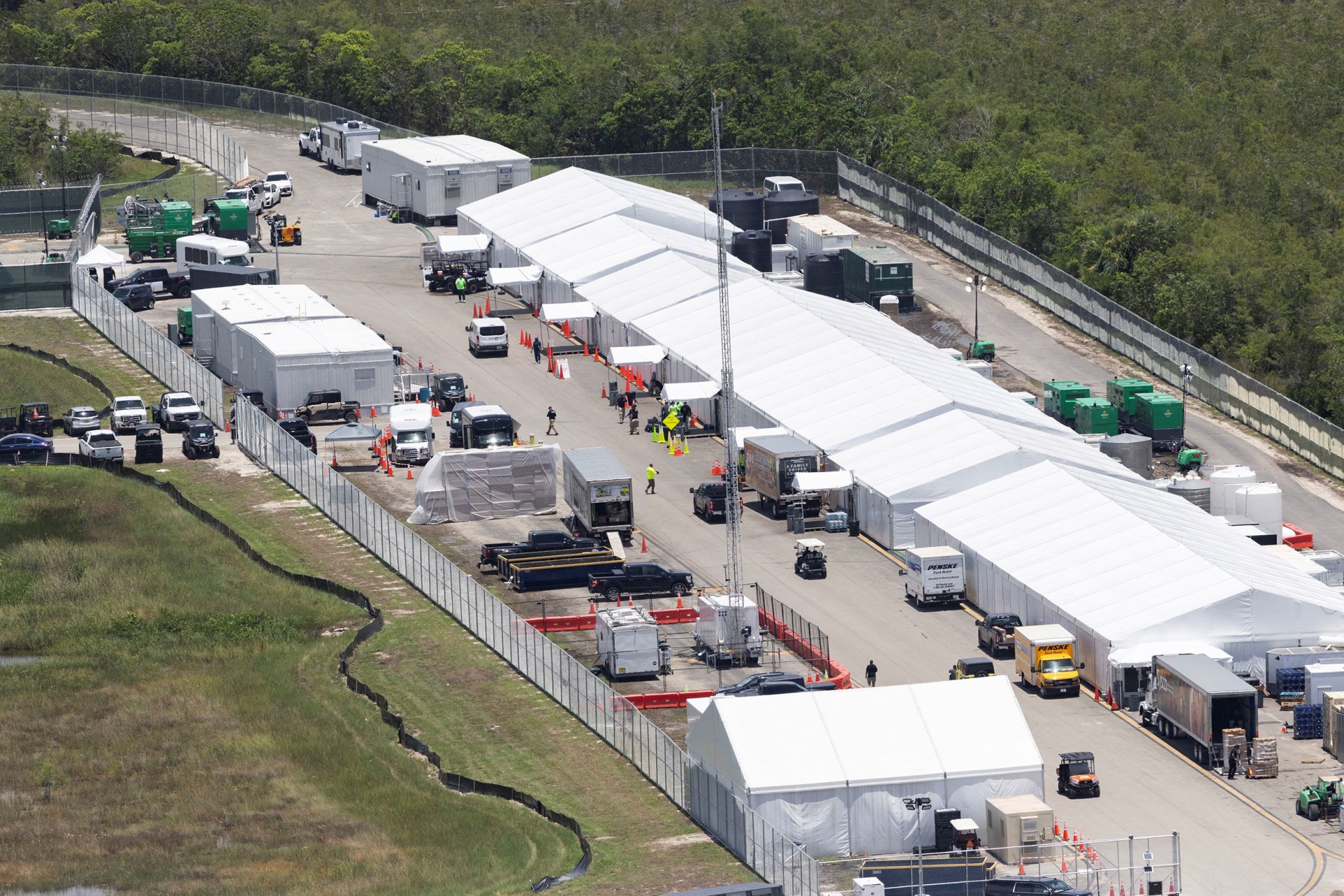 Florida apelará fallo que ordena cerrar centro migratorio 'Alligator Alcatraz'