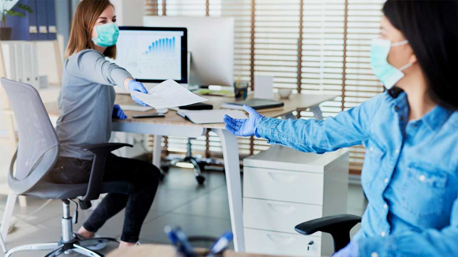 ¿Tu jefe te obliga a ir a la oficina en plena pandemia? Gobierno podrá clausurar el lugar