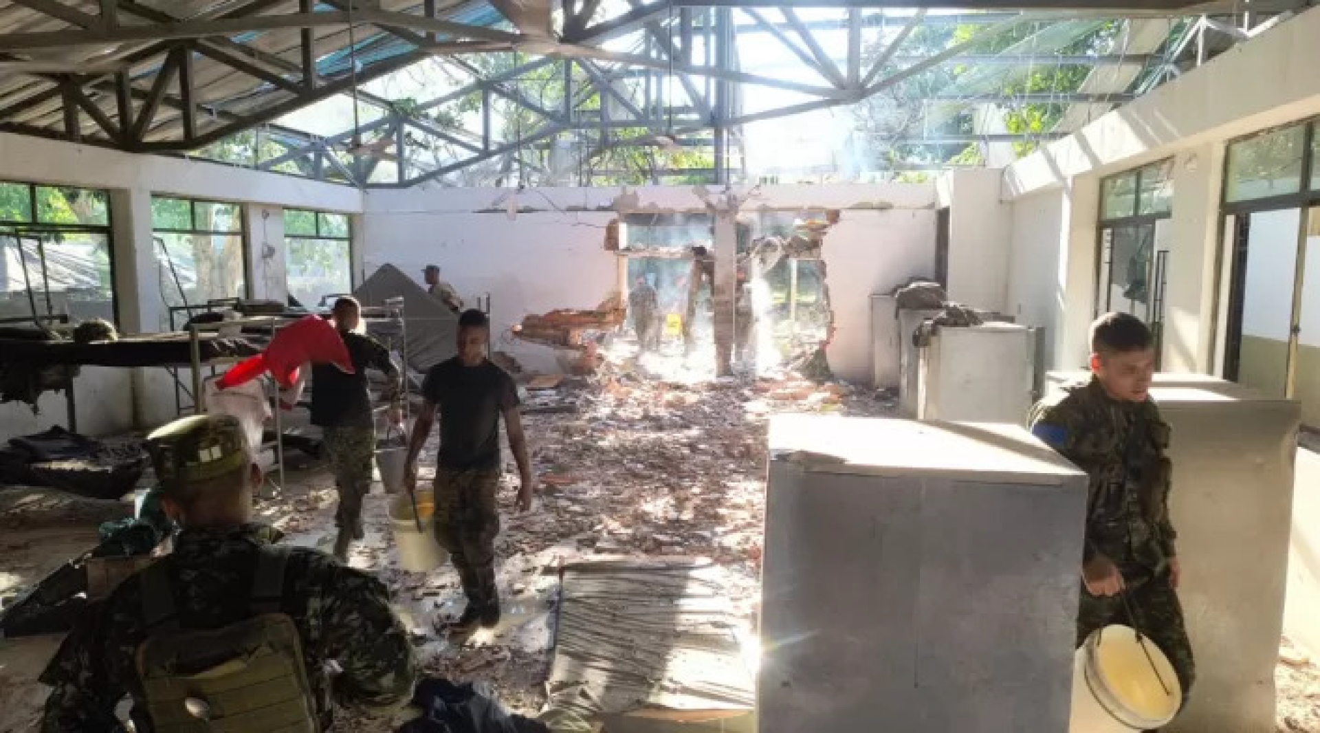 Ataque terrorista deja un muerto y seis heridos en base militar de Colombia