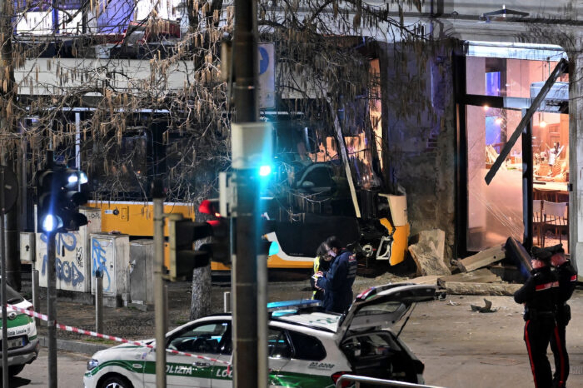 Descarrilamiento de tranvía en Milán deja dos muertos y 37 heridos