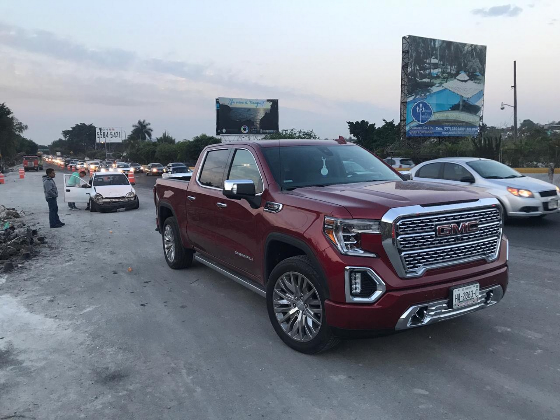 Atiende PF accidente por alcance en la carretera Cuernavaca-Acapulco