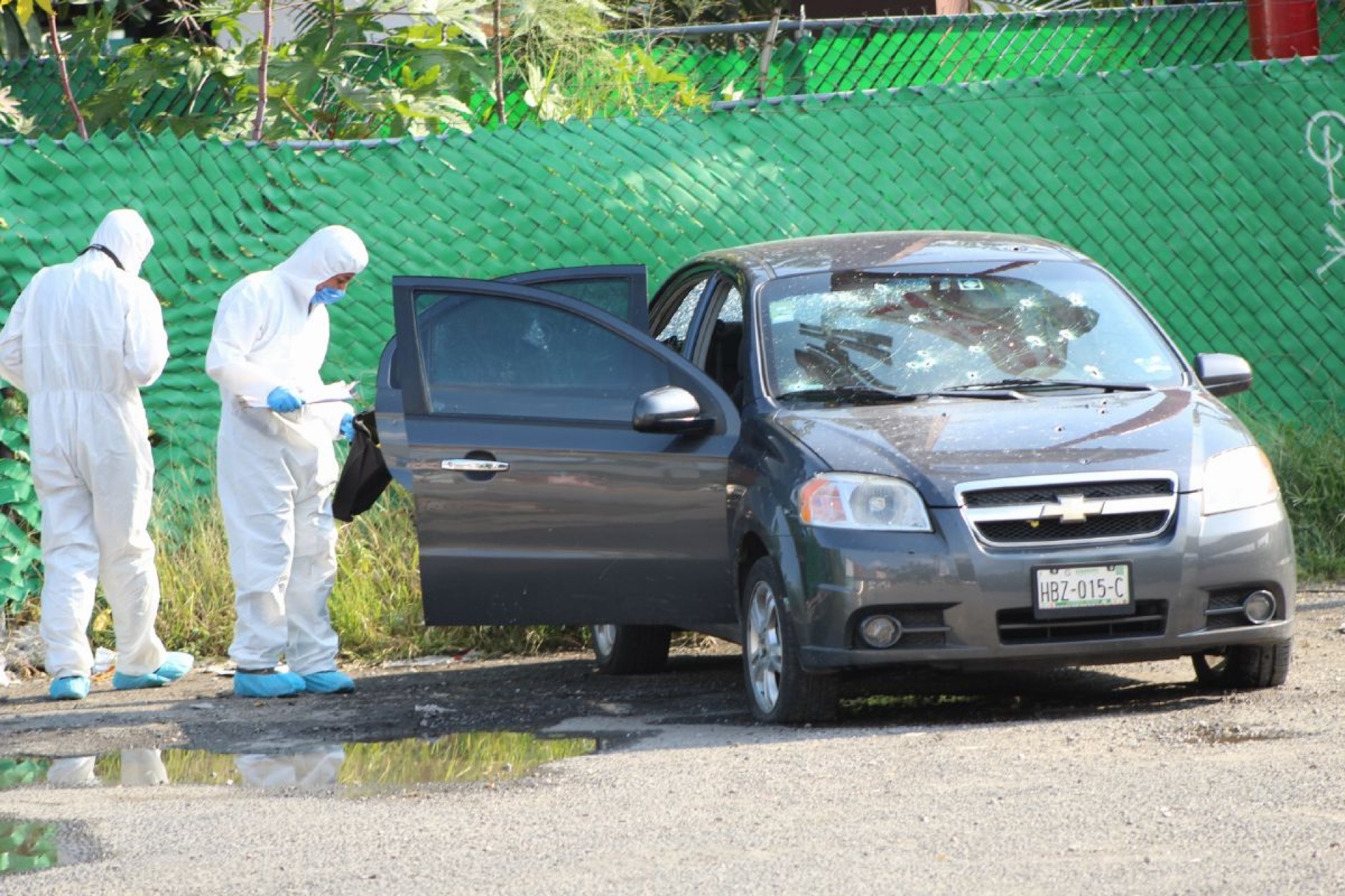 Disparan al menos 30 veces contra un automovilista