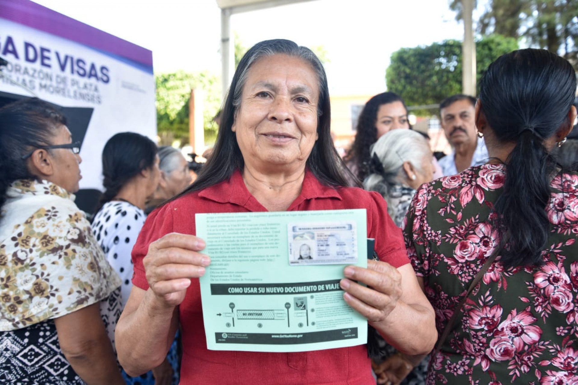 Entrega Sedeso visas en Ahuatepec, como parte del programa 'Corazón de plata'