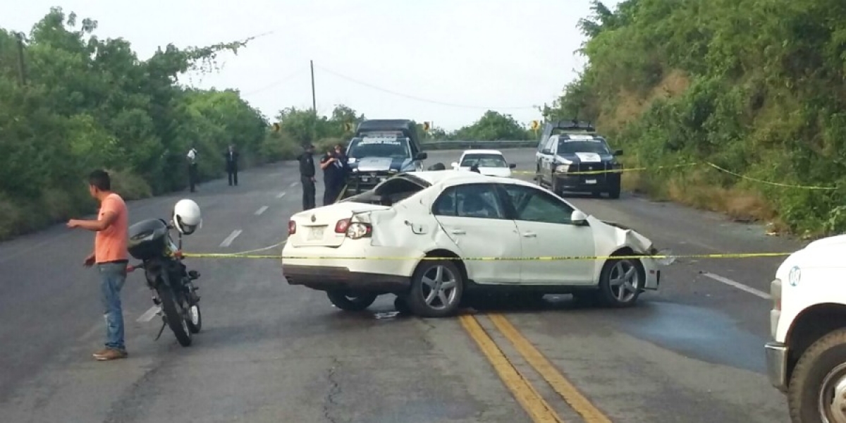 Muere un hombre tras volcadura en la carretera Cuernavaca-Tepoztlán