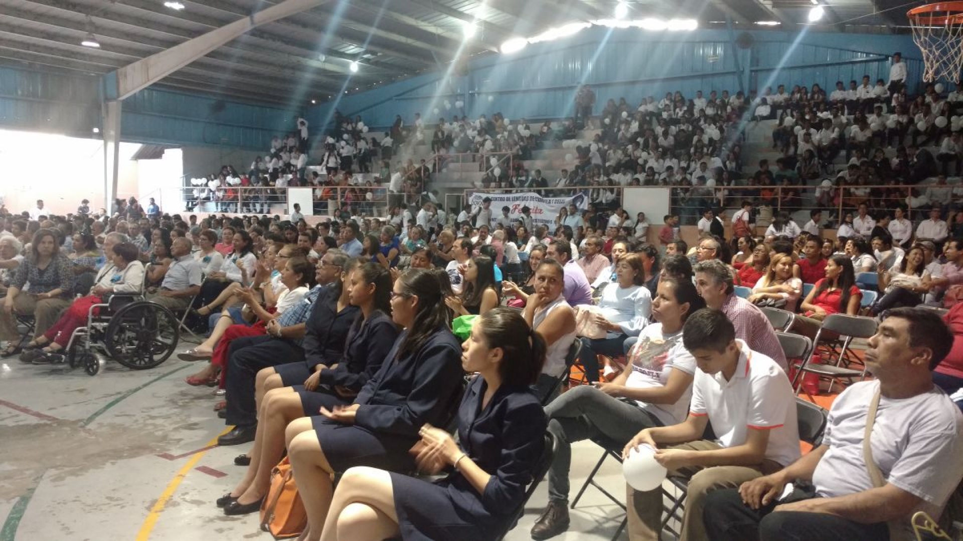 Población escolar se despide del edificio de la Preparatoria de Cuautla