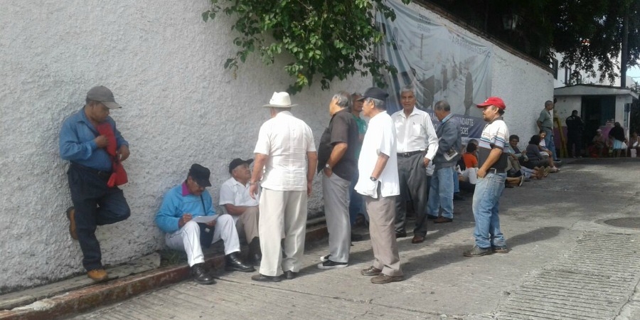 Protesta la Asociación Cívica Morelense en la FGE