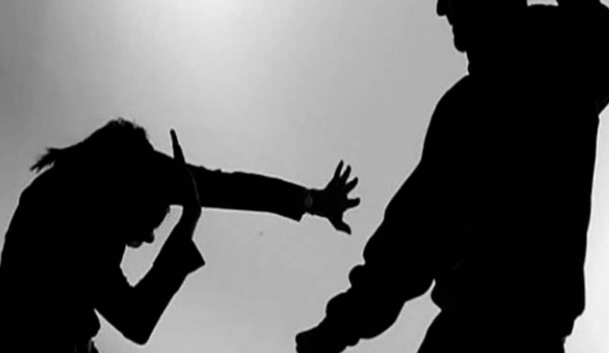 Agredió y amenazó a una mujer