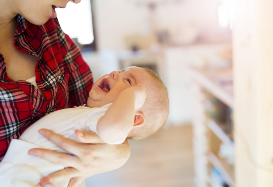 ¿Tu bebé está irritable e inapetente? La culpa es del calor