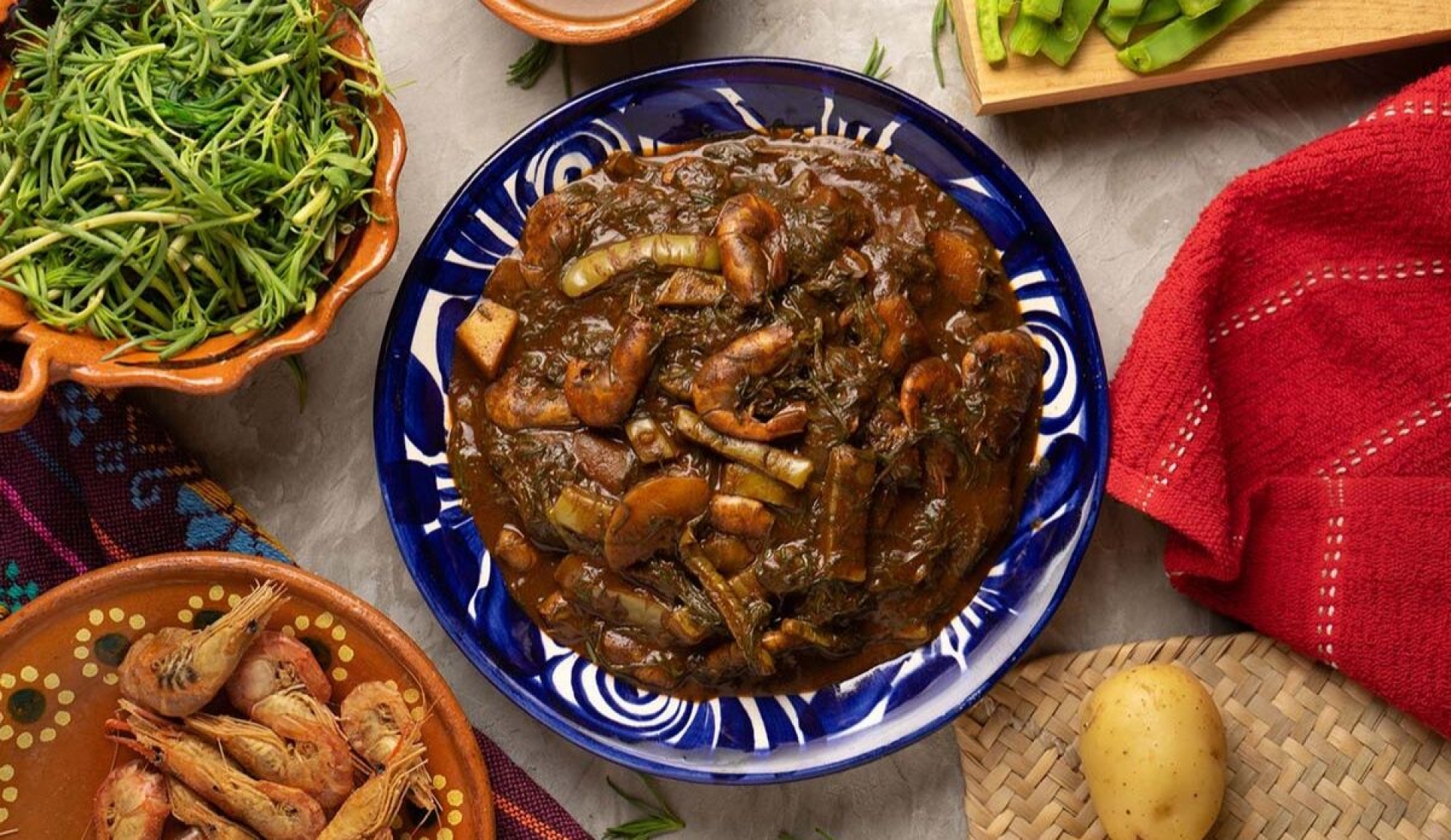 Romeritos con mole, un platillo casero ideal para la cena navideña
