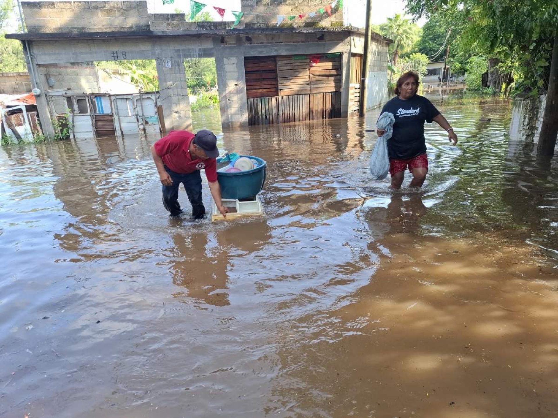 Continúan labores de desagüe en Casahuatlán