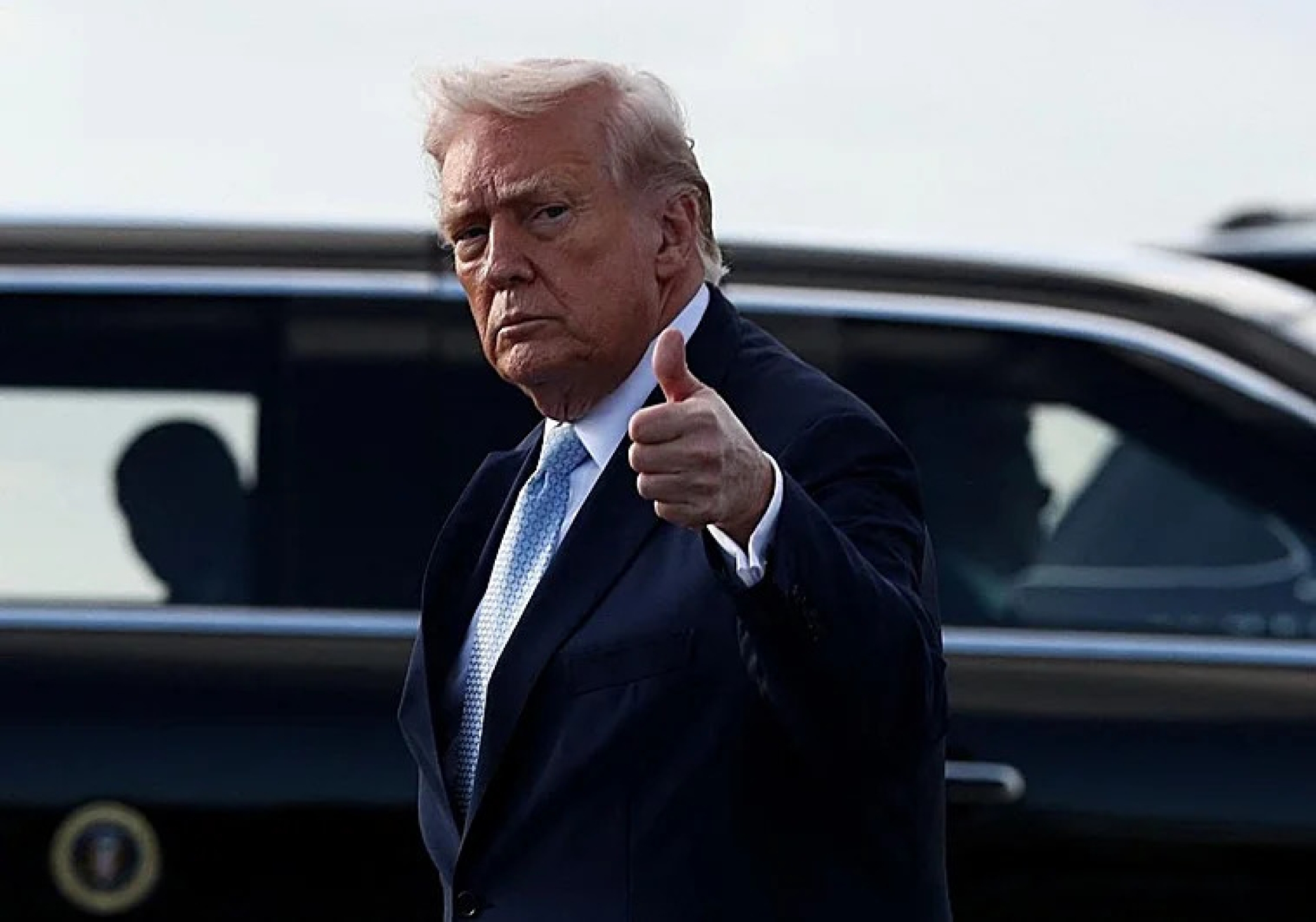 Trump suspende temporalmente ataques a infraestructura iraní